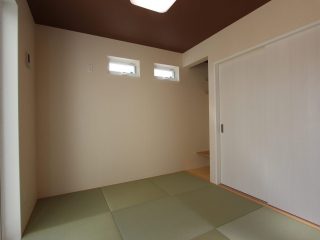 木の温もりとモダンなデザイン