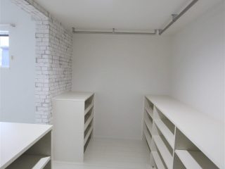 クールに仕上げた感性豊かな空間