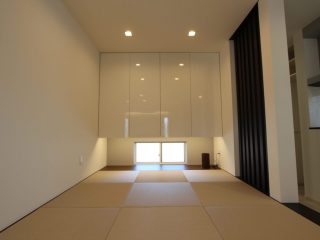 広いリビングに上質な「住」空間