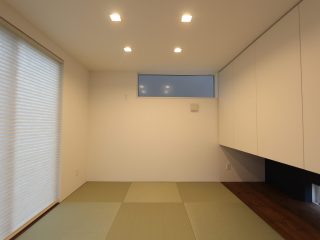 上品な木目でやさしさと落ち着きを感じる家