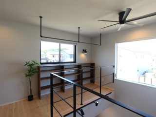 素材を楽しむ上質でモダンな住まい