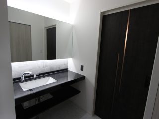 白を基調をとしたスタイリッシュなお住まい